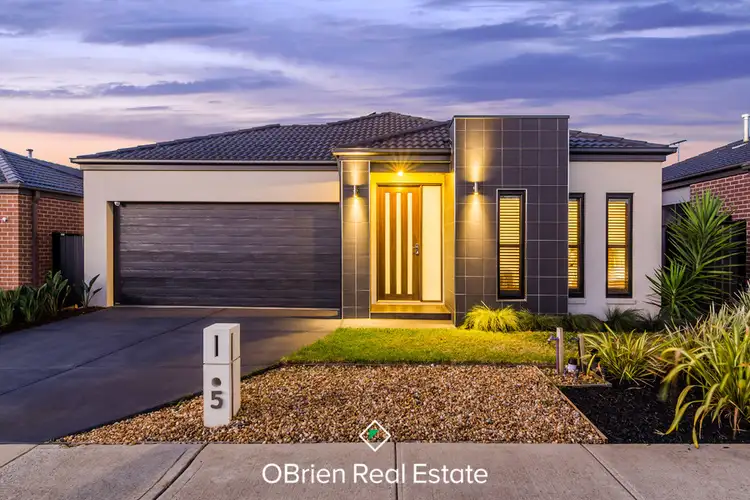 5 Camargue Circuit, Clyde North VIC 3978