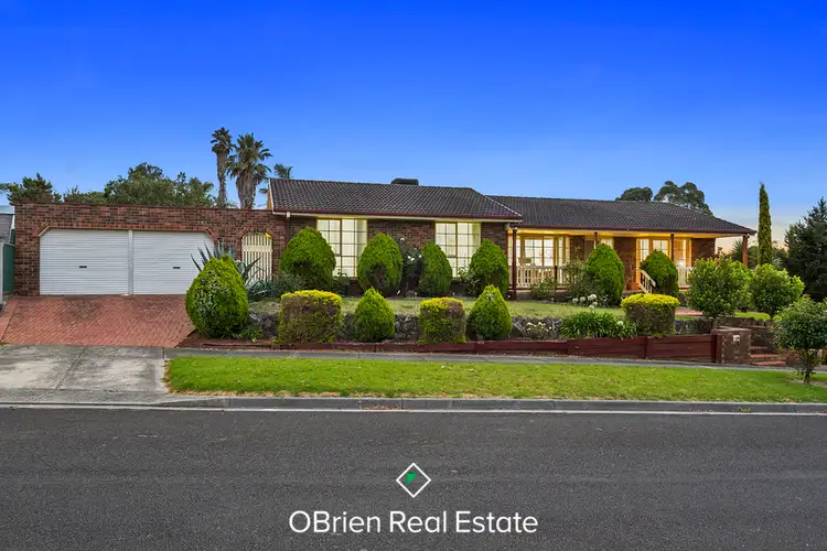28 Monteith Crescent, Endeavour Hills VIC 3802