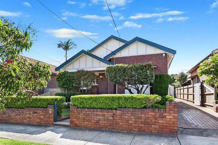 19 Byron Street
