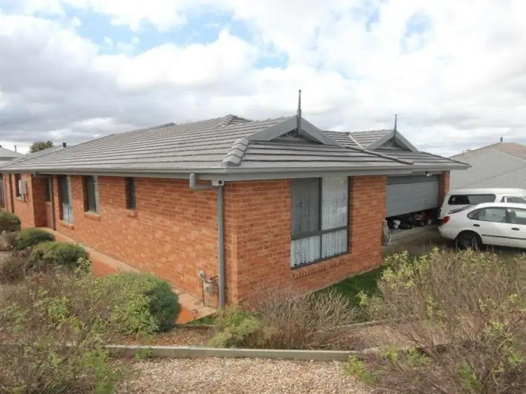 7 Barry Crescent, Goulburn NSW 2580