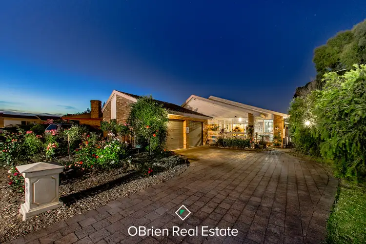 29 Stirling Avenue, Cranbourne North VIC 3977