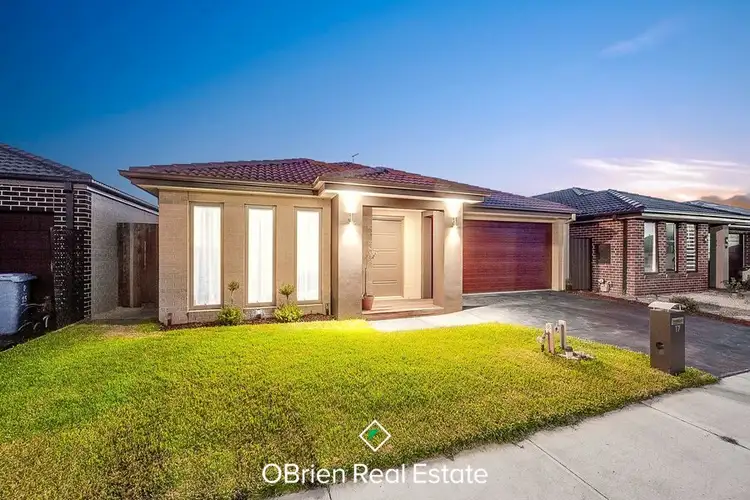17 Wilkiea Crescent, Cranbourne North VIC 3977