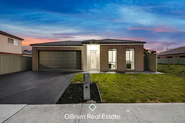 4 Stag Close, Cranbourne East VIC 3977