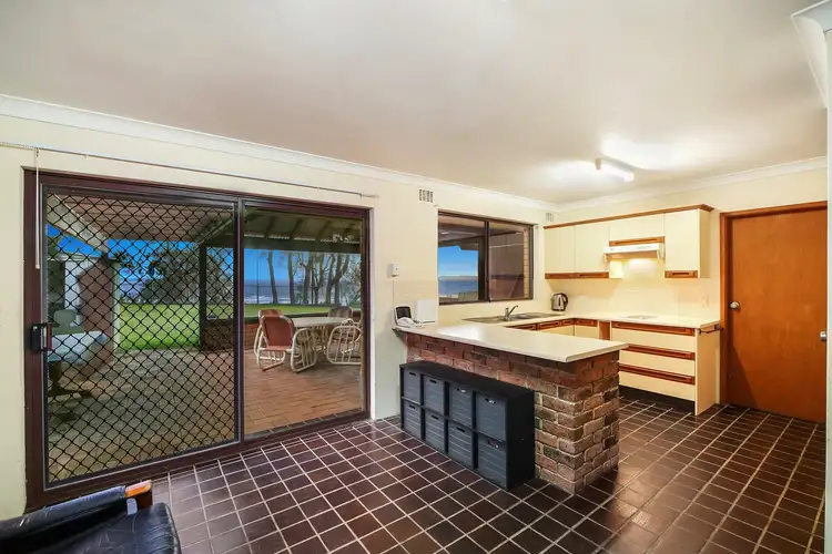 4 Marks Road, Gorokan NSW 2263