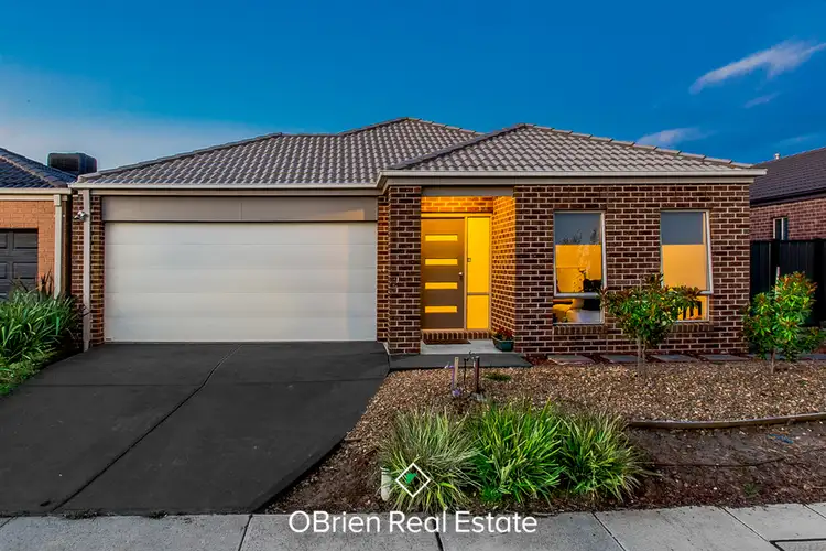5 San Fratello Street, Clyde North VIC 3978