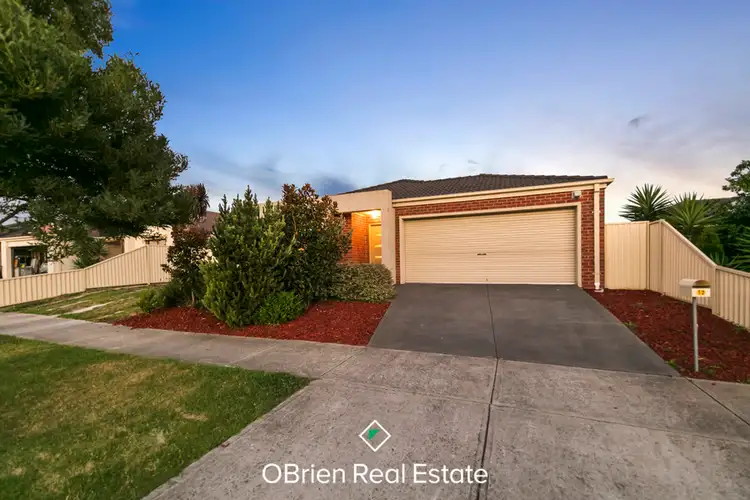 12 Delphinium Road, Pakenham VIC 3810