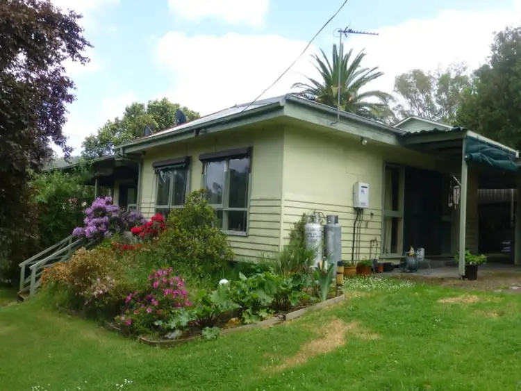 14 WOODGATES Road, Buchan VIC 3885