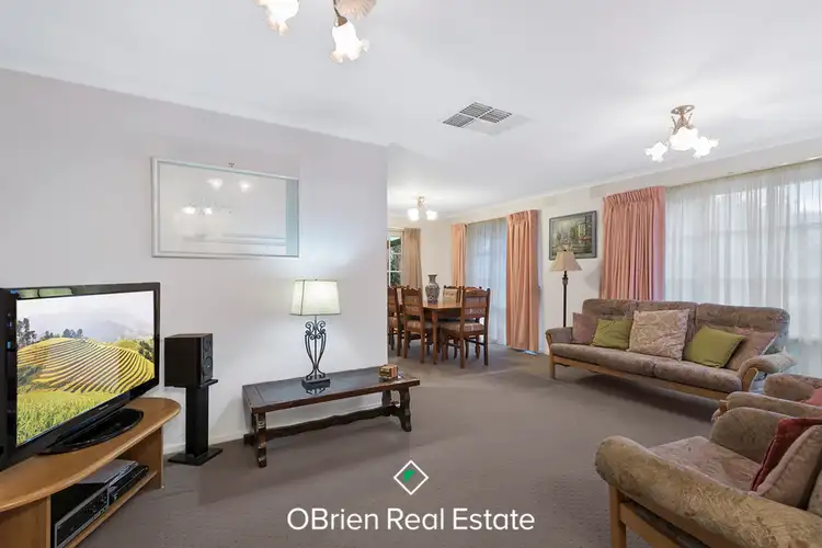 Second view of Homely house listing, 7 Doyle Place, Endeavour Hills VIC 3802