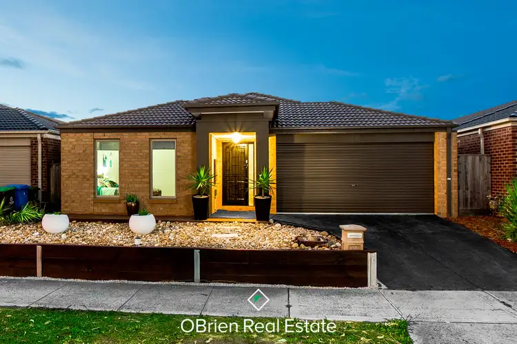 88 Mountainview Boulevard, Cranbourne North VIC 3977