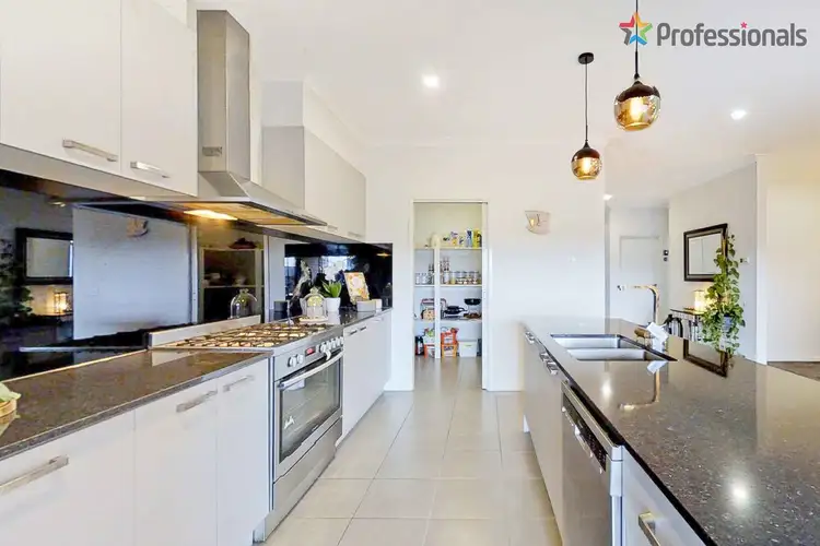 Fifth view of Homely house listing, 3 Jardine Drive, Plumpton VIC 3335