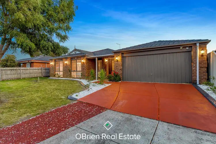 4 Douglas Court, Cranbourne West VIC 3977