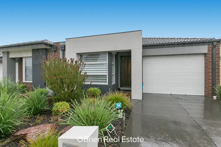 10 Artfield Street, Cranbourne East VIC 3977
