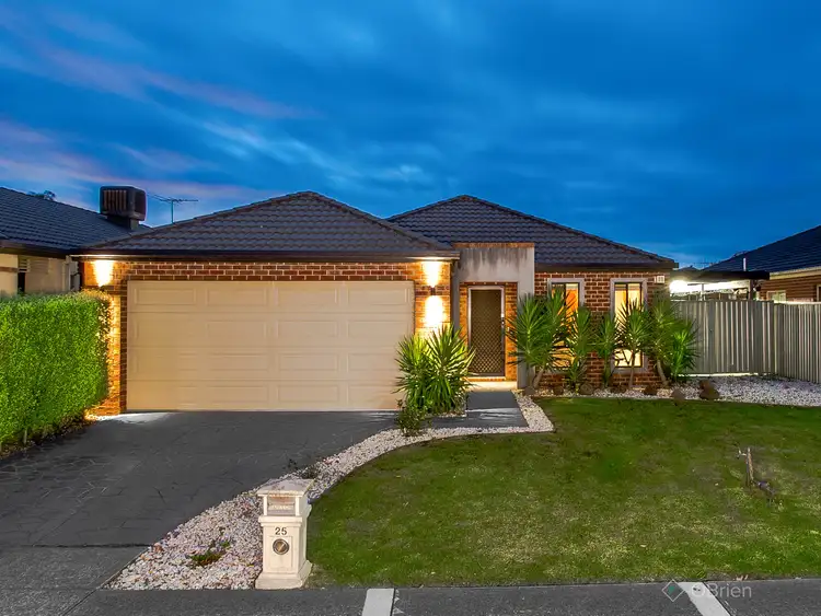 25 Scotsdale Drive, Cranbourne East VIC 3977