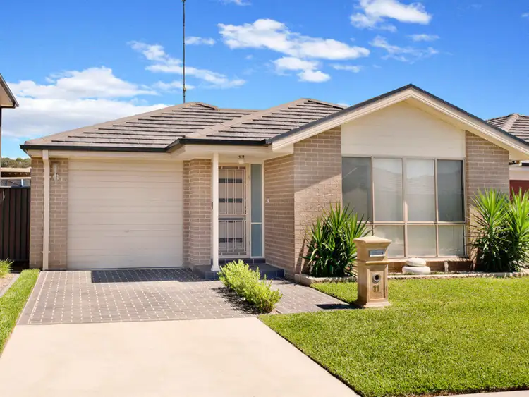 11 Mackay Circuit, Ropes Crossing NSW 2760