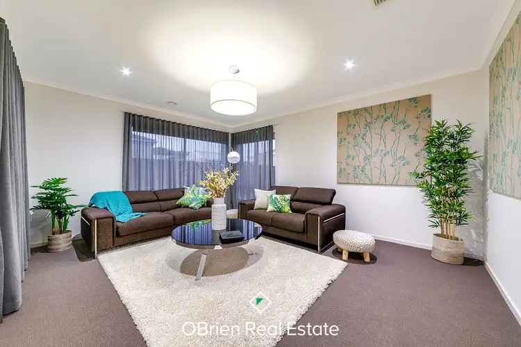 Fifth view of Homely house listing, 2 Evesham Street, Cranbourne North VIC 3977