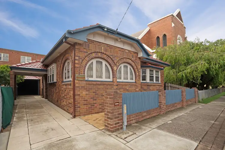 25 William Street, Hamilton NSW 2303