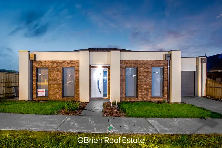 39 Hayton Park Boulevard, Cranbourne West VIC 3977