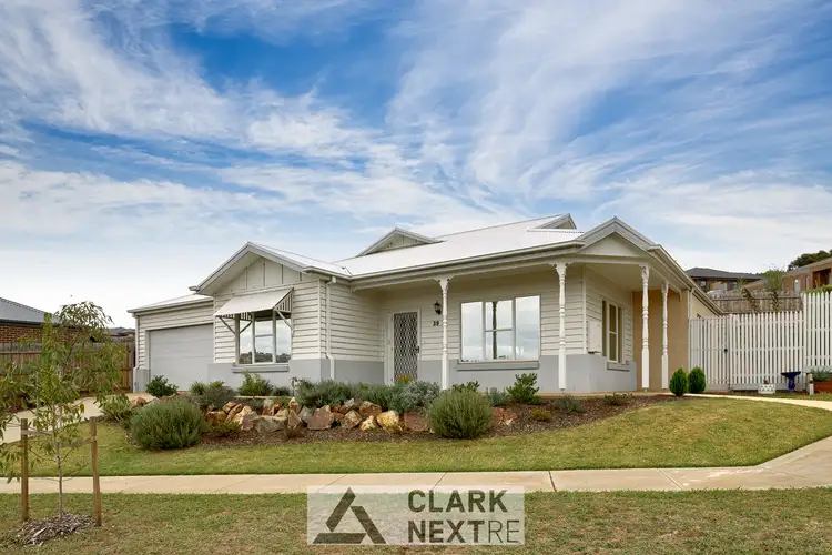 39 Manikato Drive, Drouin VIC 3818