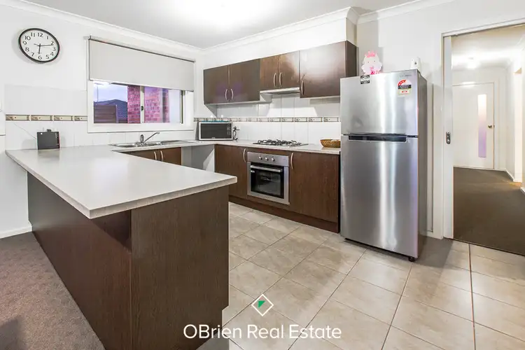 Fifth view of Homely house listing, 2/23 Fleur Court, Narre Warren South VIC 3805