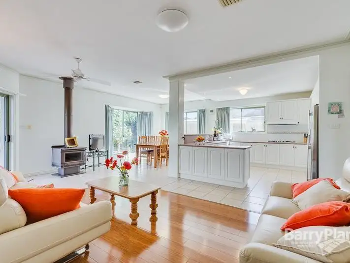 Fourth view of Homely house listing, 3 Roper Court, Taylors Lakes VIC 3038