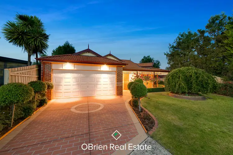 16 Hillrise Close, Narre Warren South VIC 3805