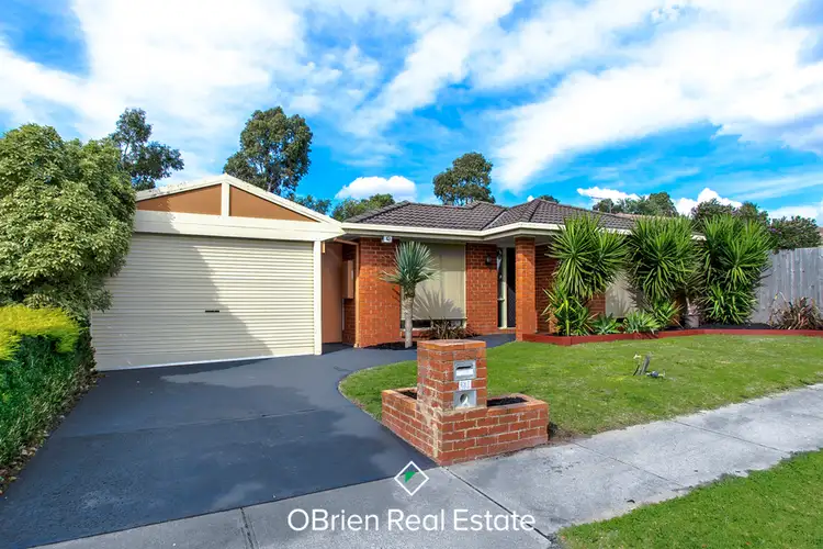 20 Broome Crescent, Cranbourne North VIC 3977