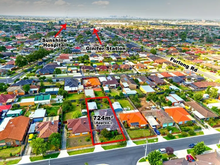 10 Bent Street, St Albans VIC 3021