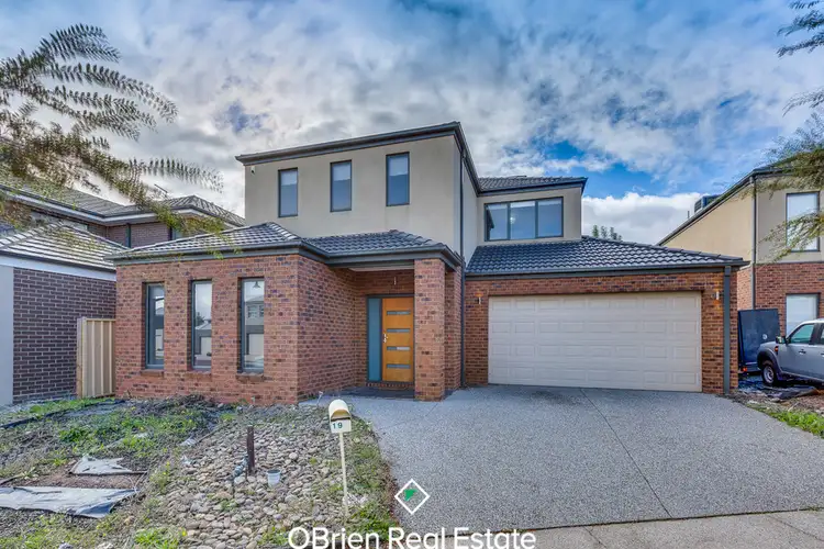 19 Stradbroke Gardens, Caroline Springs VIC 3023