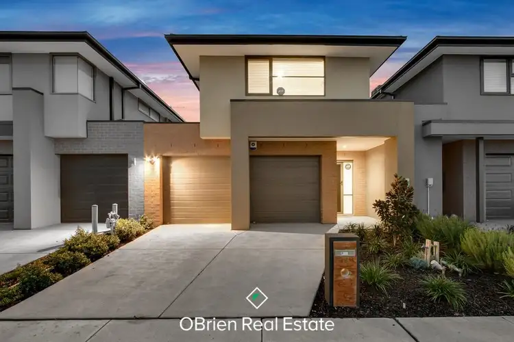 7 Carmichael Ave, Cranbourne West VIC 3977