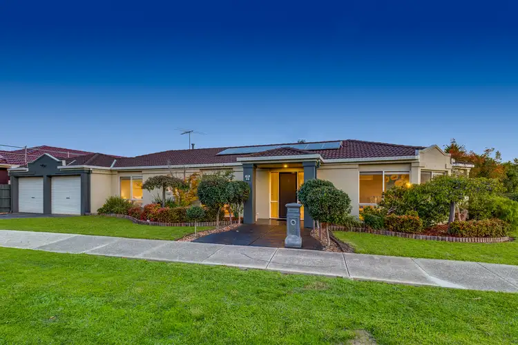 8 Tormorvey Avenue, Hillside VIC 3037