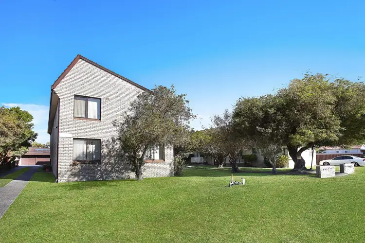 Main view of Homely unit listing, 10/46-48 Peterborough Avenue, Lake Illawarra NSW 2528