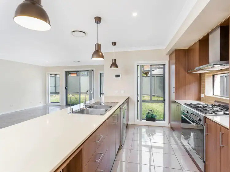 10 Bradley Street, Ropes Crossing NSW 2760