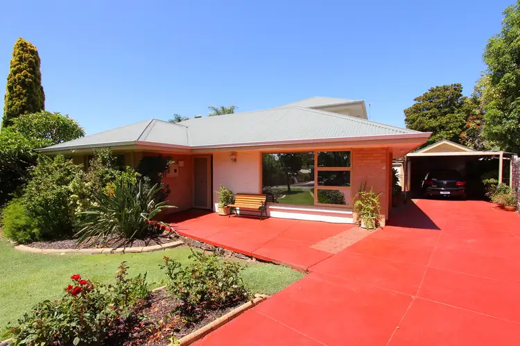 8 Batavia Way, Salter Point WA 6152