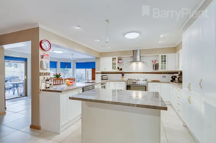 13 Bungarim Wynd, Sydenham VIC 3037