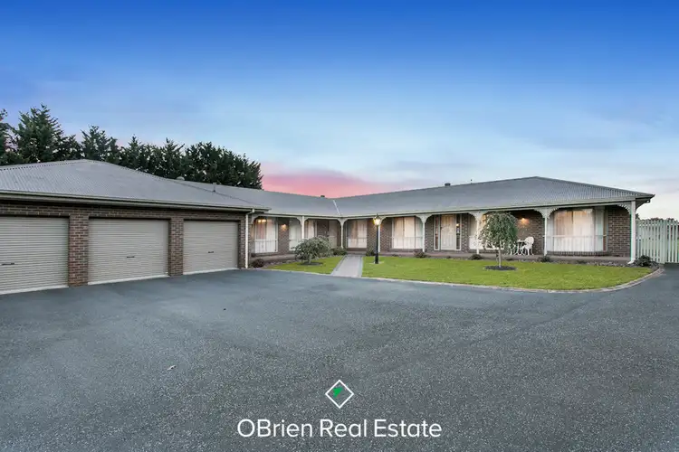 30-32 Hillsmeade Drive, Narre Warren South VIC 3805