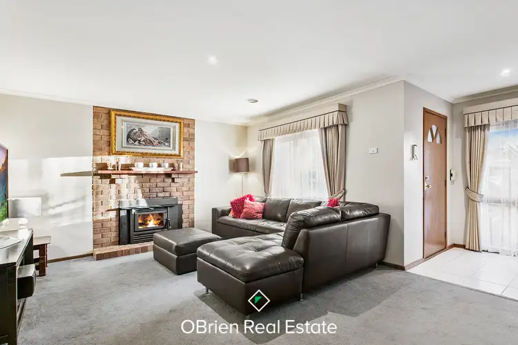 Second view of Homely house listing, 5 Katrina Close, Hallam VIC 3803