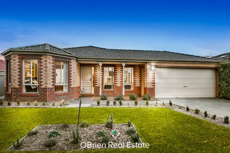 3 Thenford Close, Cranbourne East VIC 3977