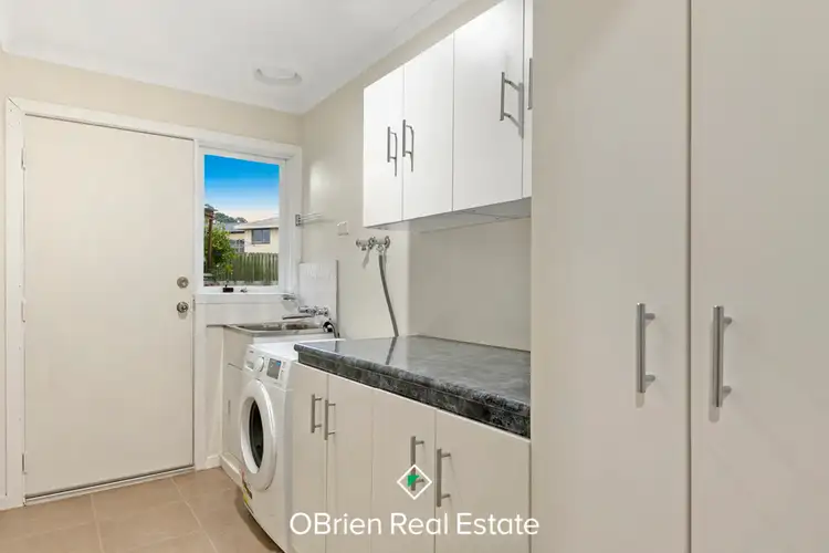 Fifth view of Homely house listing, 3 Caine Court, Endeavour Hills VIC 3802