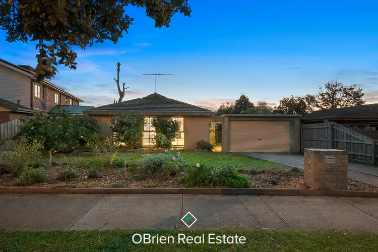 27 John Fawkner Drive, Endeavour Hills VIC 3802