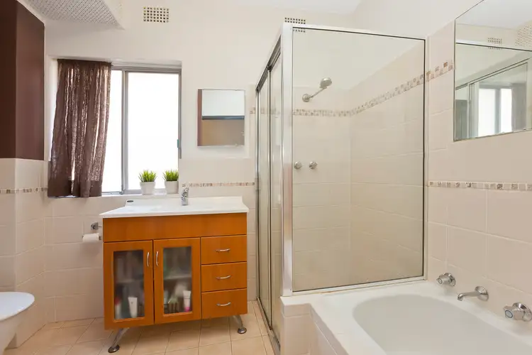 Fourth view of Homely apartment listing, 2/2 Holborn Avenue, Dee Why NSW 2099