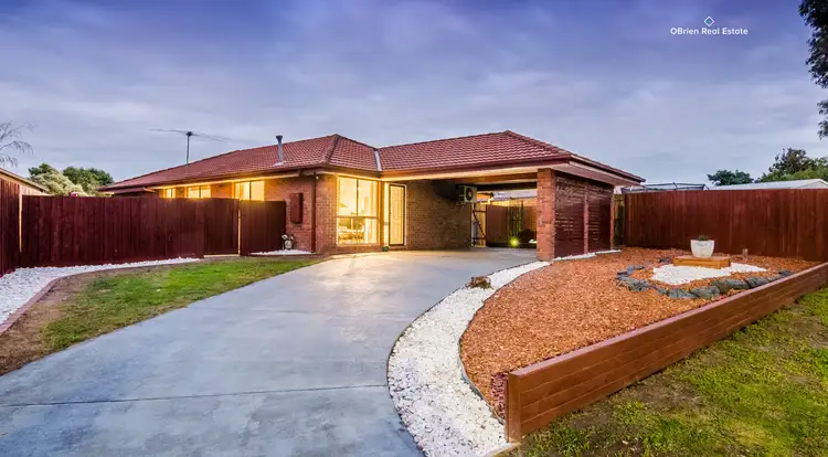 13 Frances Crescent, Cranbourne North VIC 3977