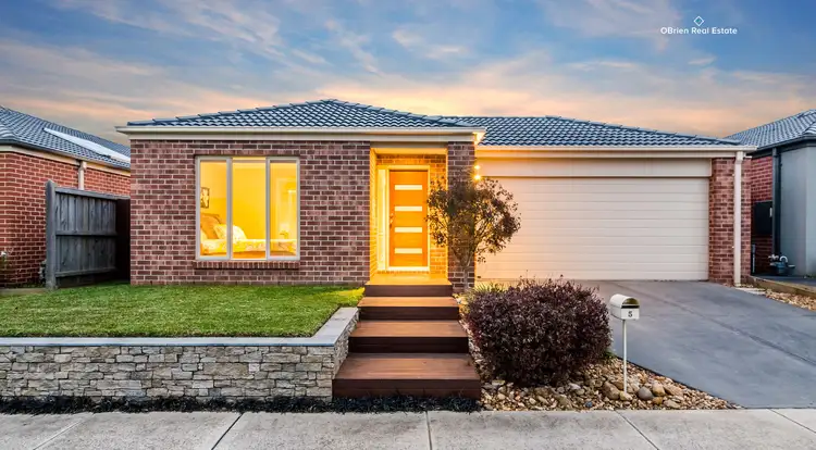 5 Longbow Terrace, Cranbourne North VIC 3977
