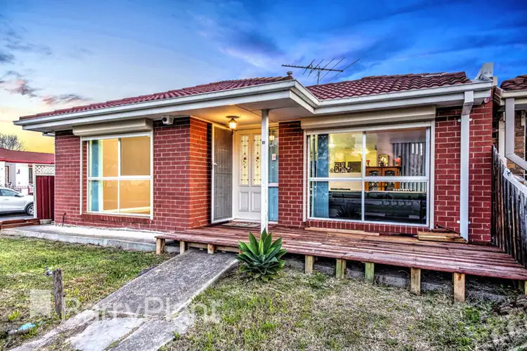 10 Feldspar Close, St Albans VIC 3021