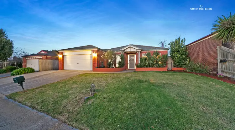10 Gwenton Avenue, Cranbourne East VIC 3977