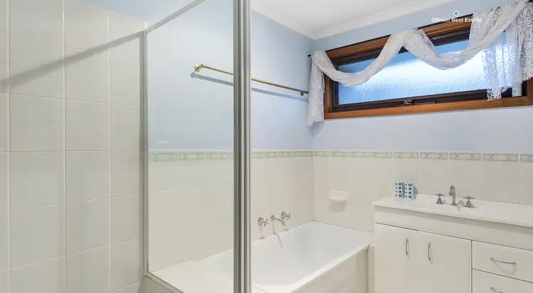 Sixth view of Homely house listing, 2 Plumpton Court, Endeavour Hills VIC 3802