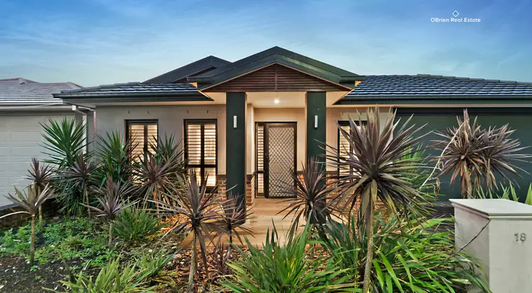 18 White Gum Way, Cranbourne North VIC 3977