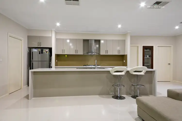 Fifth view of Homely house listing, 2 Bandit Grove, Cranbourne East VIC 3977