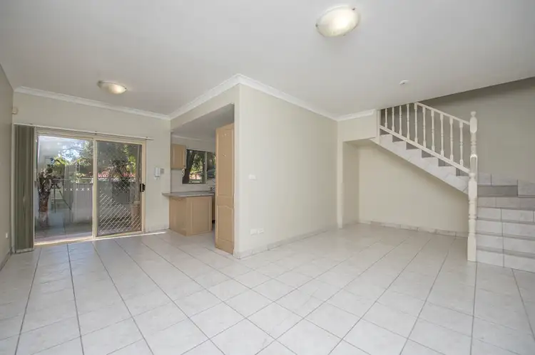 2/67 Cowper Circle, Quakers Hill NSW 2763