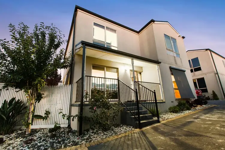 2/13 Sugar Gum Court, Narre Warren South VIC 3805