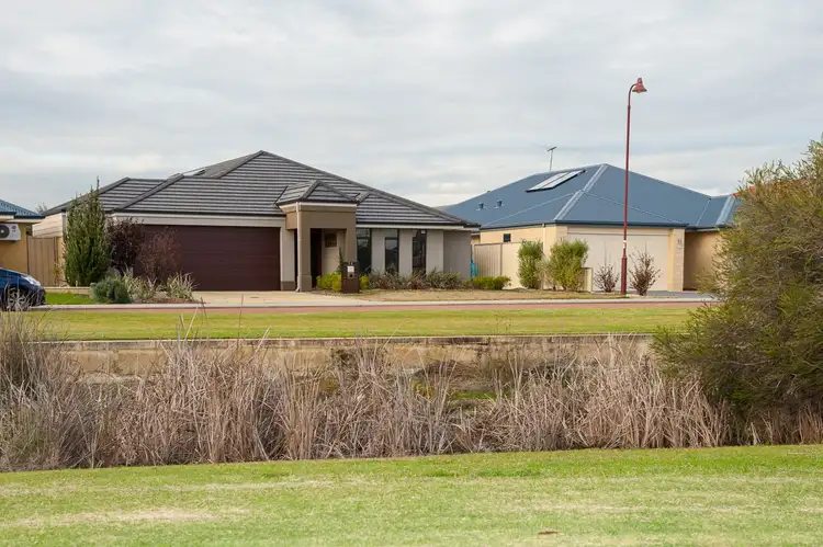 14 Auckland Parade, Canning Vale WA 6155